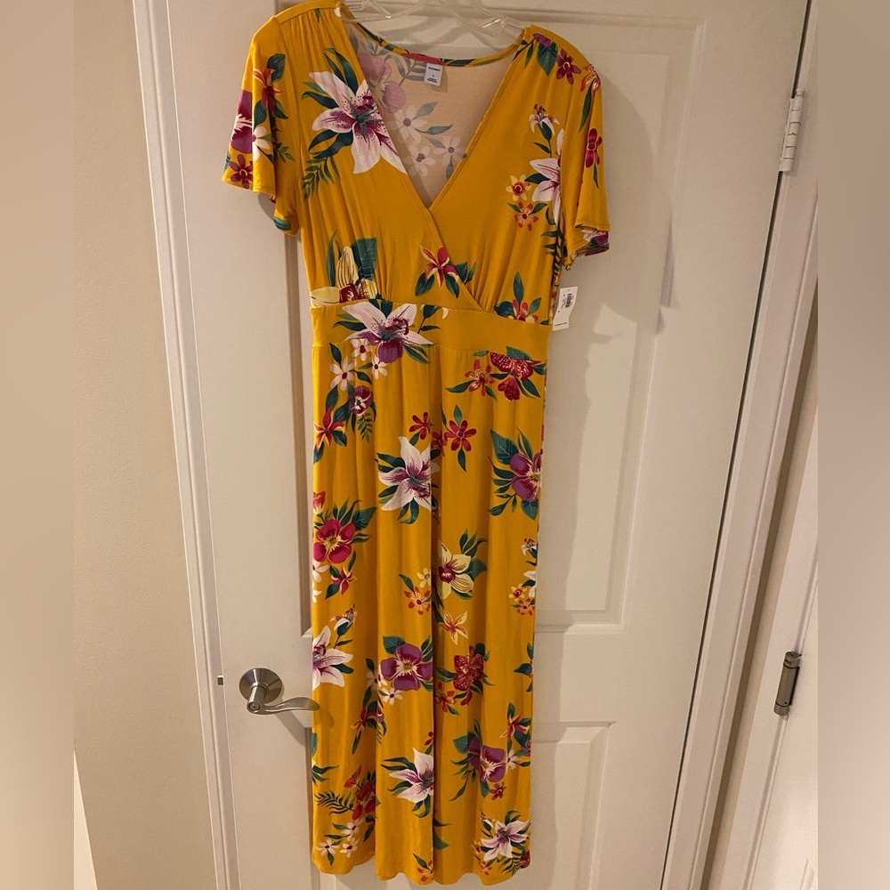 NWT yellow floral maxi knit dress. Size S